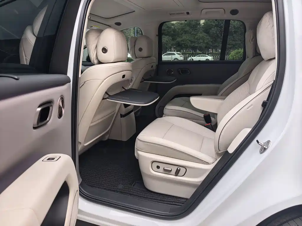 Li Auto i8 2025 Standard
