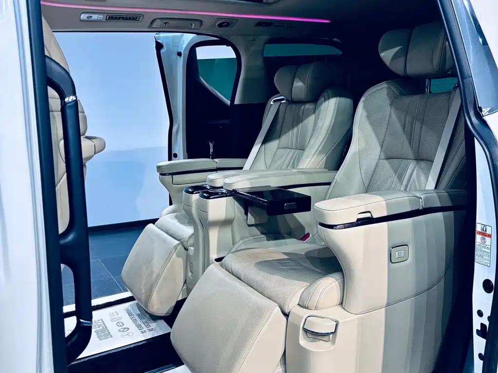 Toyota Alphard — миниатюра 14
