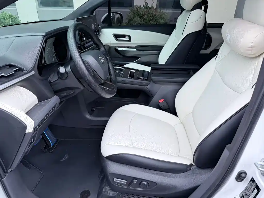 Toyota Sienna 2022 2.5L AT