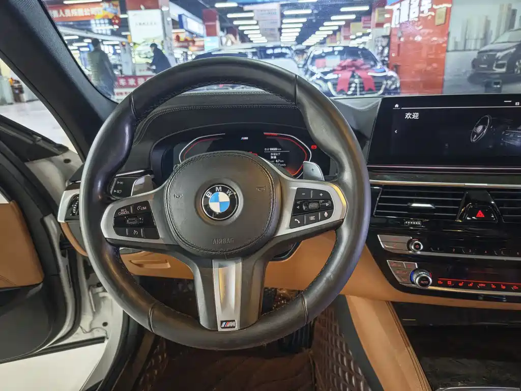 BMW 5 Series — миниатюра 13