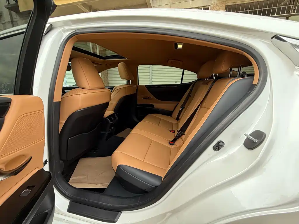 Lexus ES — миниатюра 6