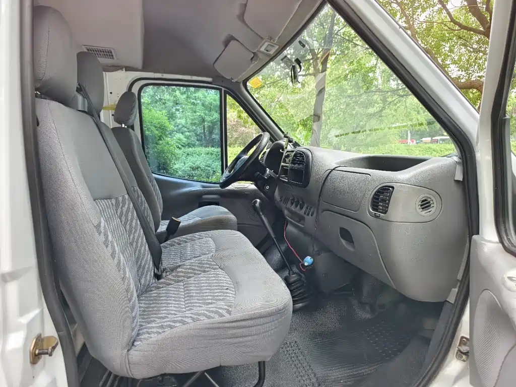 Ford Transit Classic — миниатюра 8