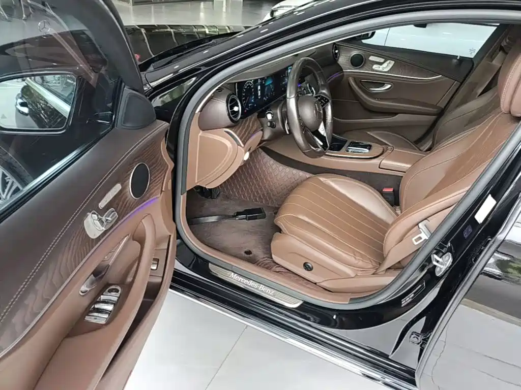 Mercedes-Benz E-Class — миниатюра 16