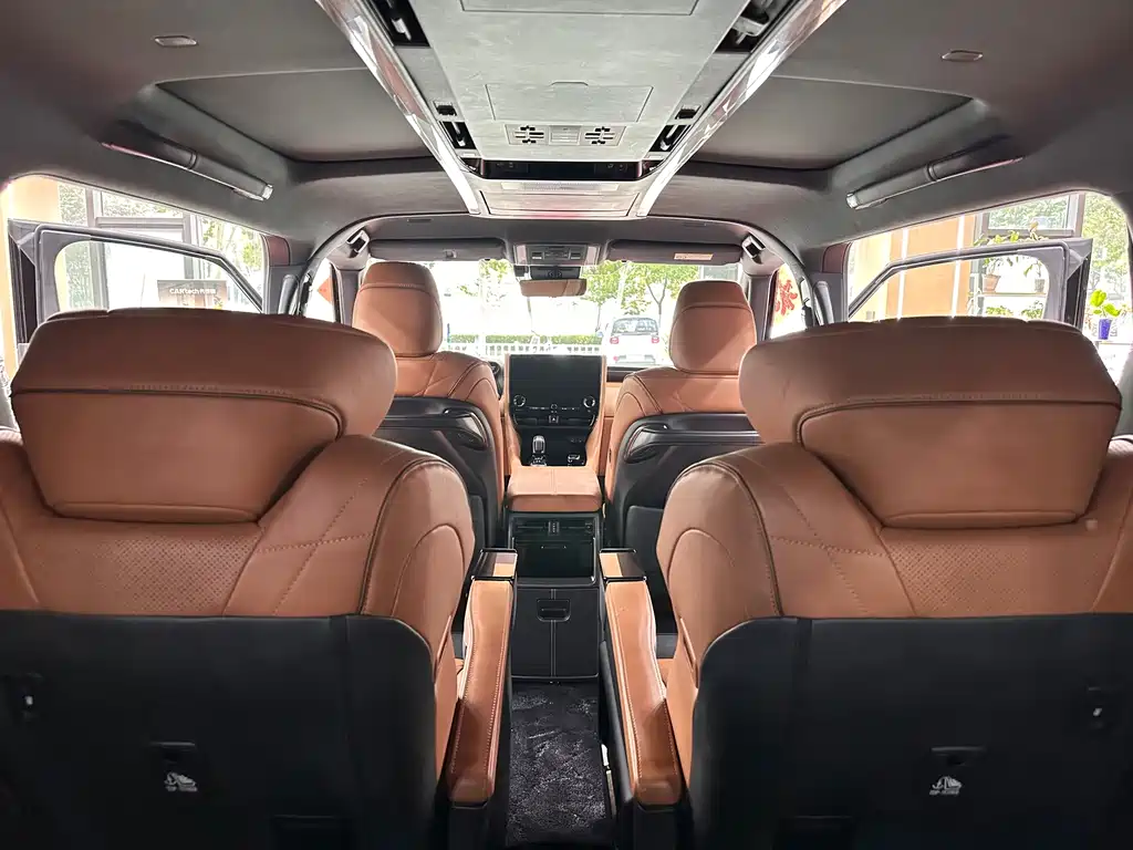 Toyota Alphard — миниатюра 9