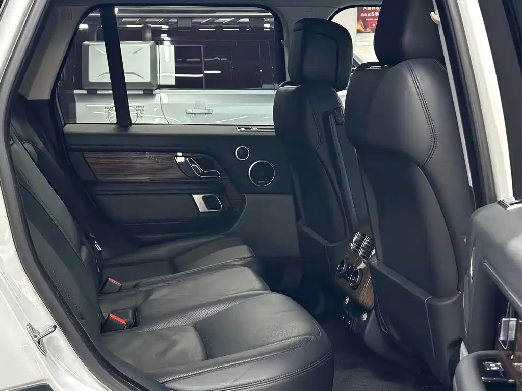 Land Rover Range Rover — миниатюра 10