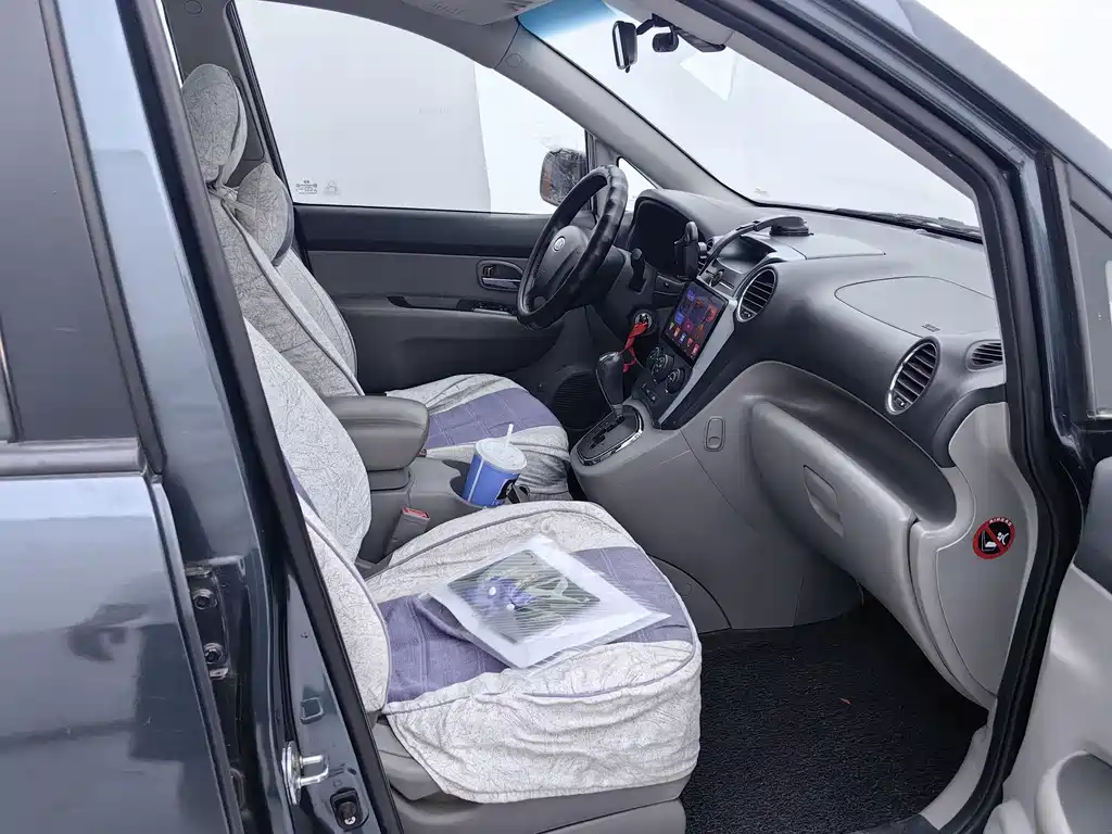 Kia Carens — миниатюра 9