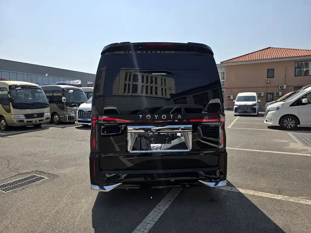 Toyota HiAce 2025 3.5L AT