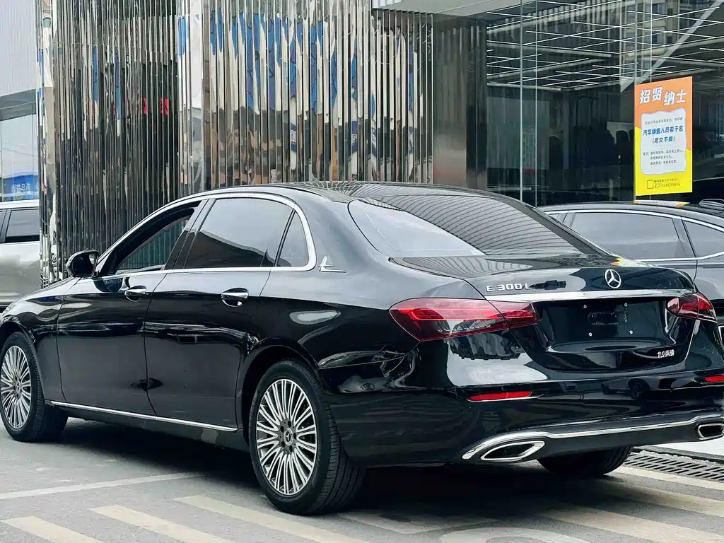 Mercedes-Benz E-Class — миниатюра 3