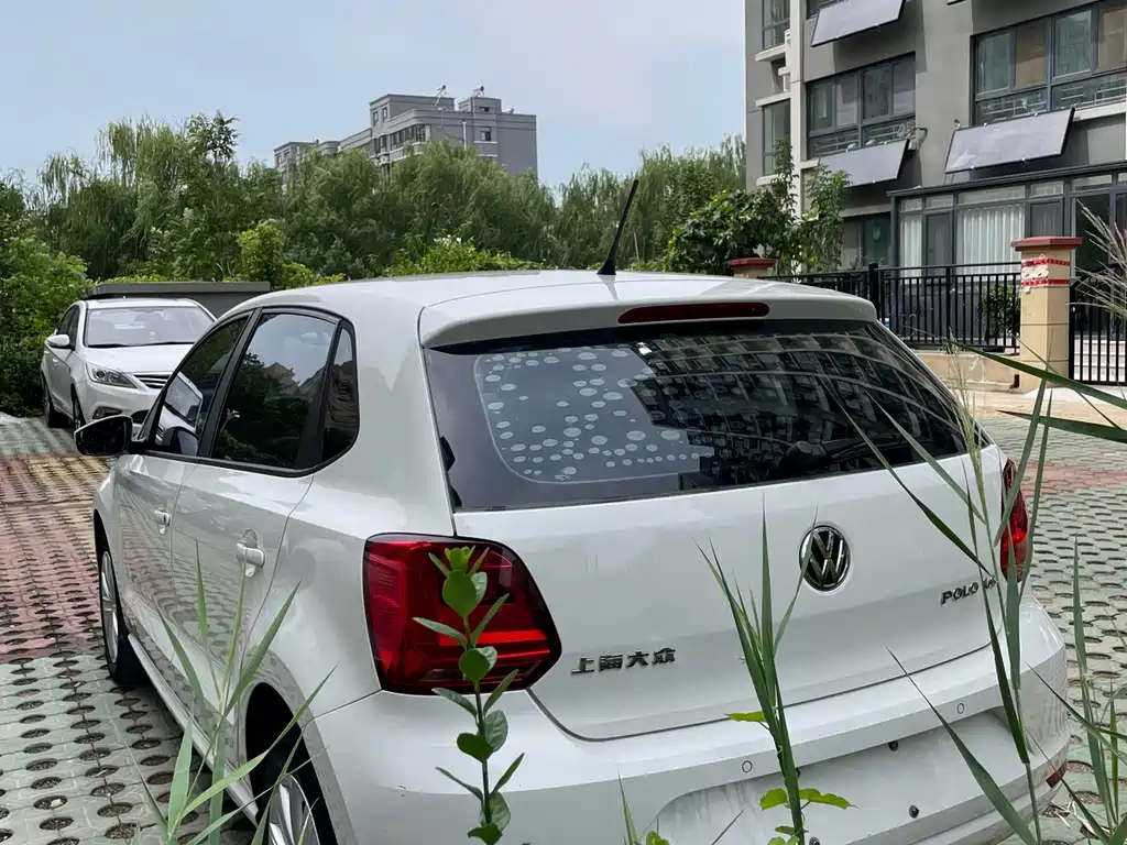 Volkswagen Polo 2014 1.4L AT Comfort