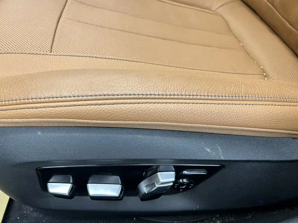 BMW 5 Series — миниатюра 30