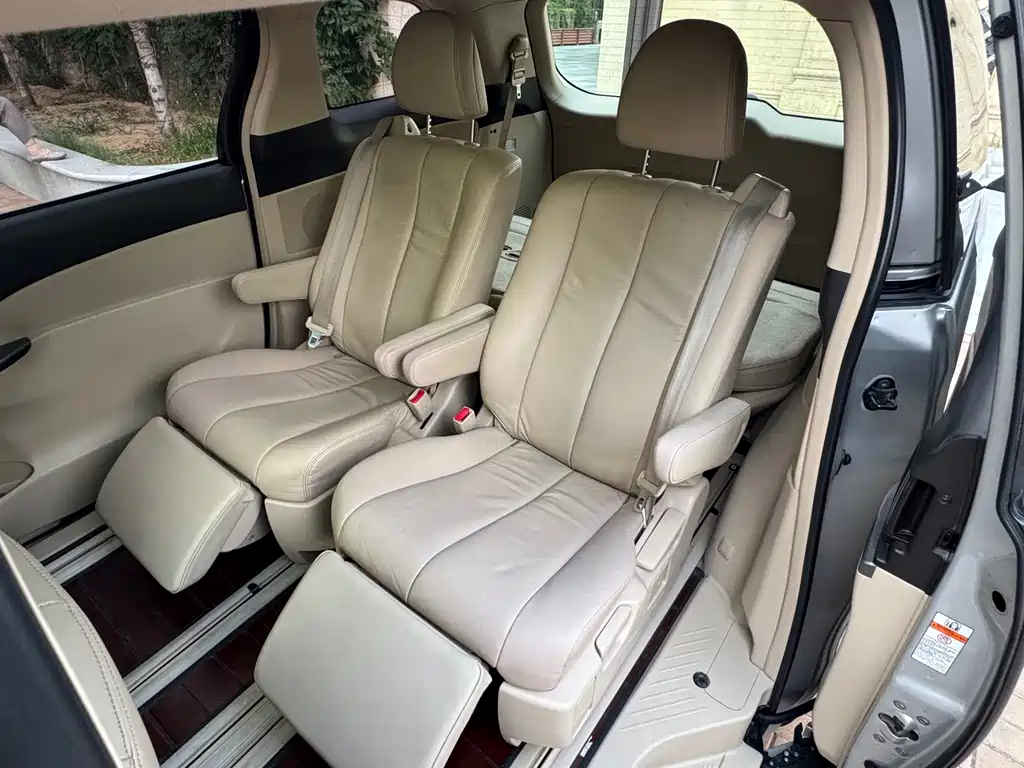 Toyota Previa — миниатюра 8