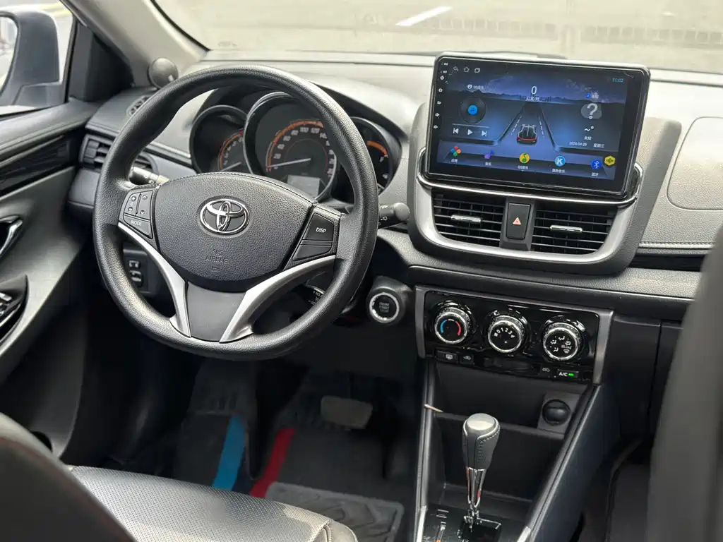 Toyota Yaris L — миниатюра 5