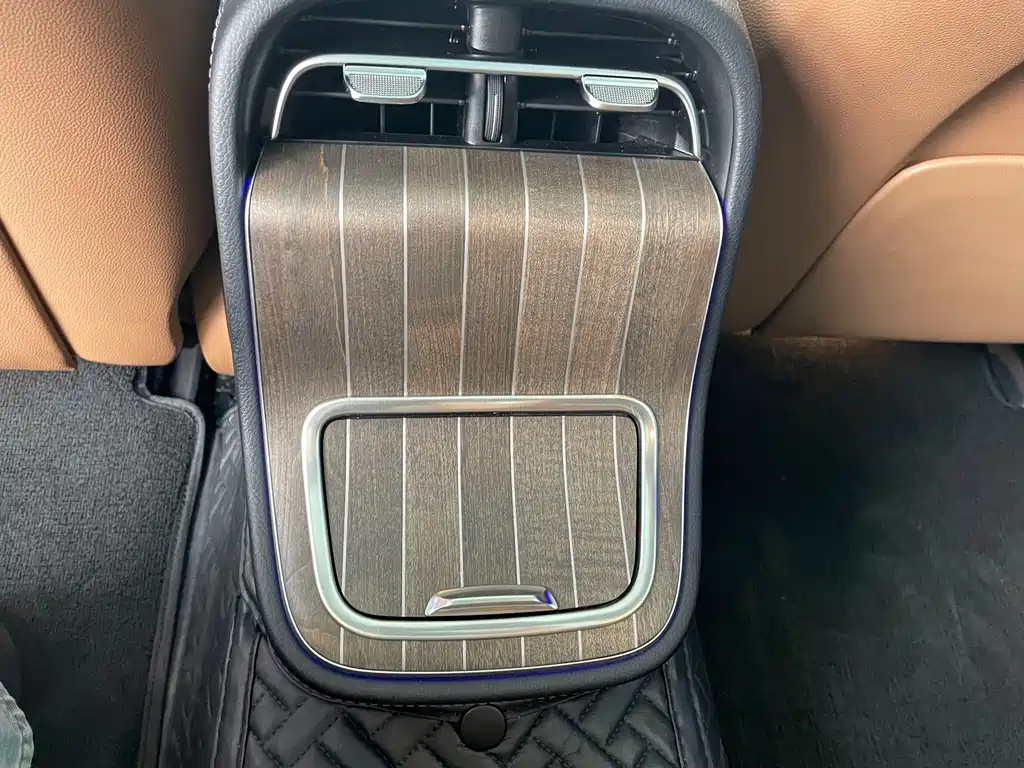 Mercedes-Benz E-Class — миниатюра 13