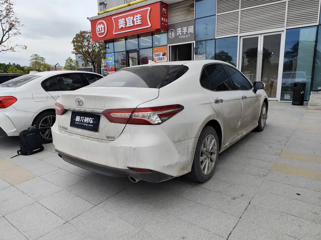 TOYOTA CAMRY