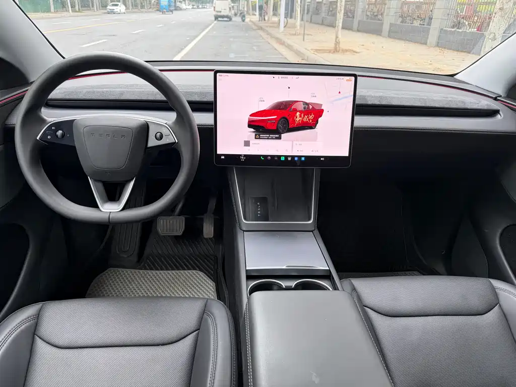 Tesla Model Y — миниатюра 10