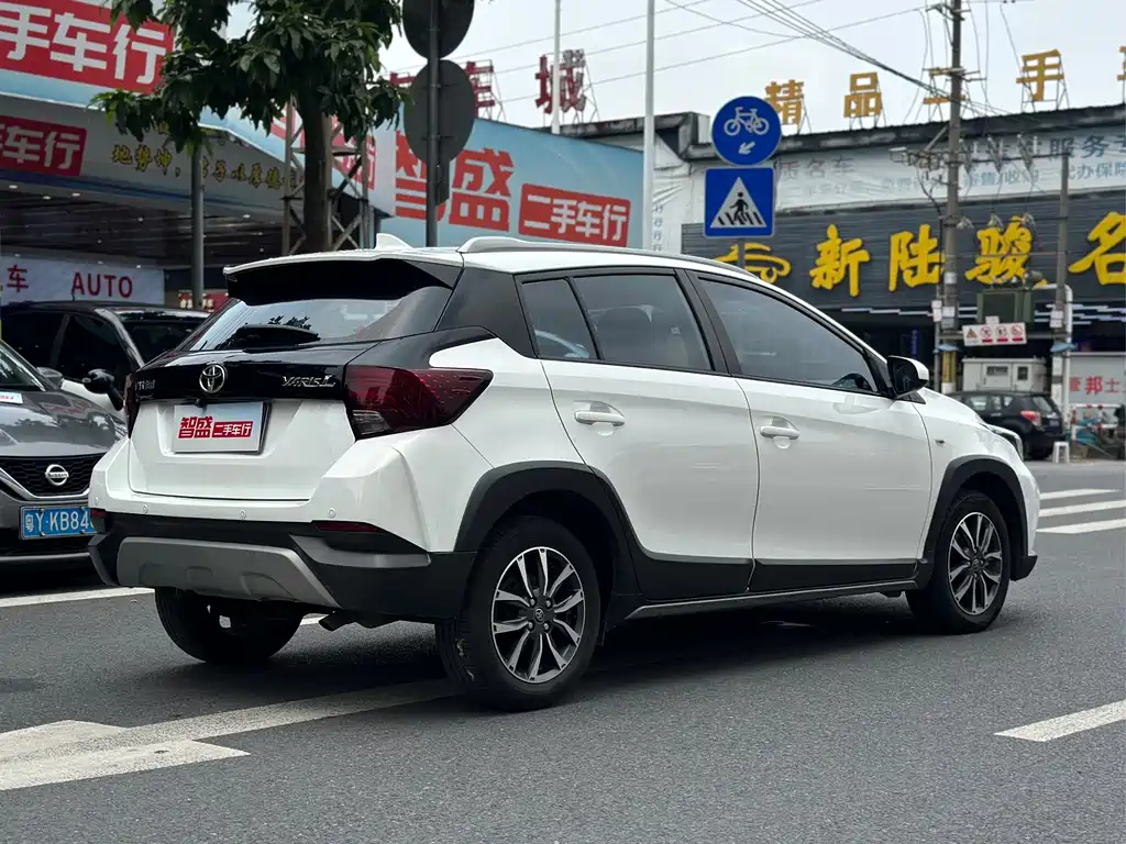 Toyota Yaris L — миниатюра 2
