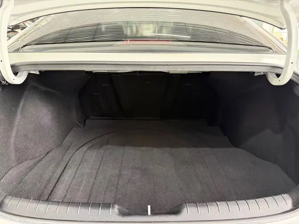 Hyundai Elantra — миниатюра 16
