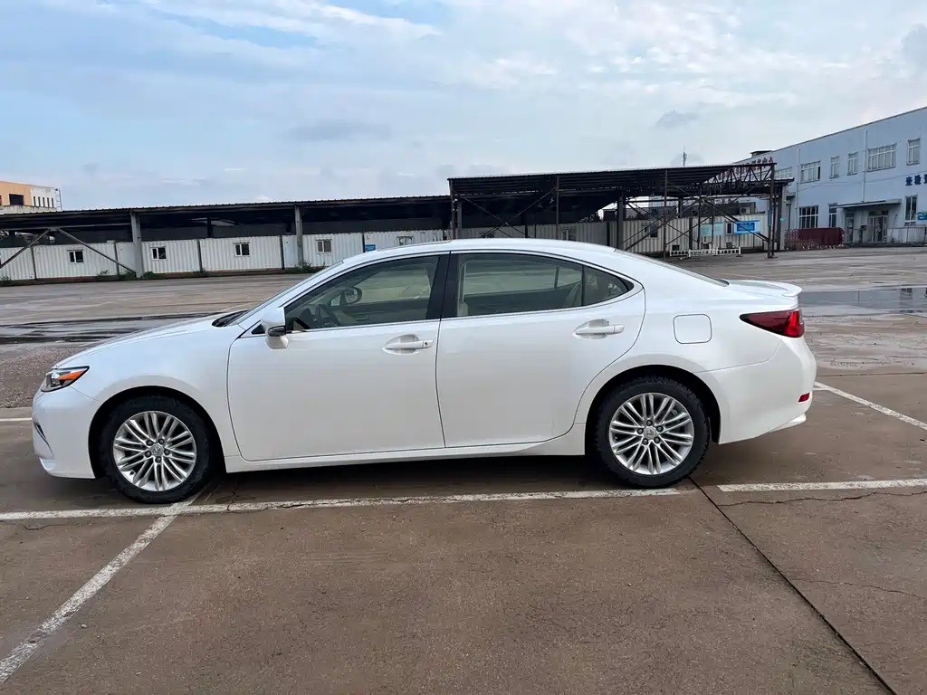 Lexus ES — миниатюра 14