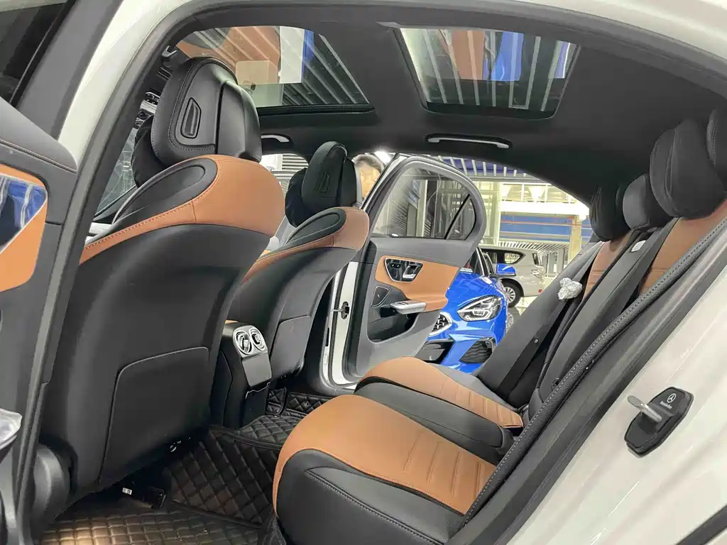 Mercedes-Benz C-Class — миниатюра 6
