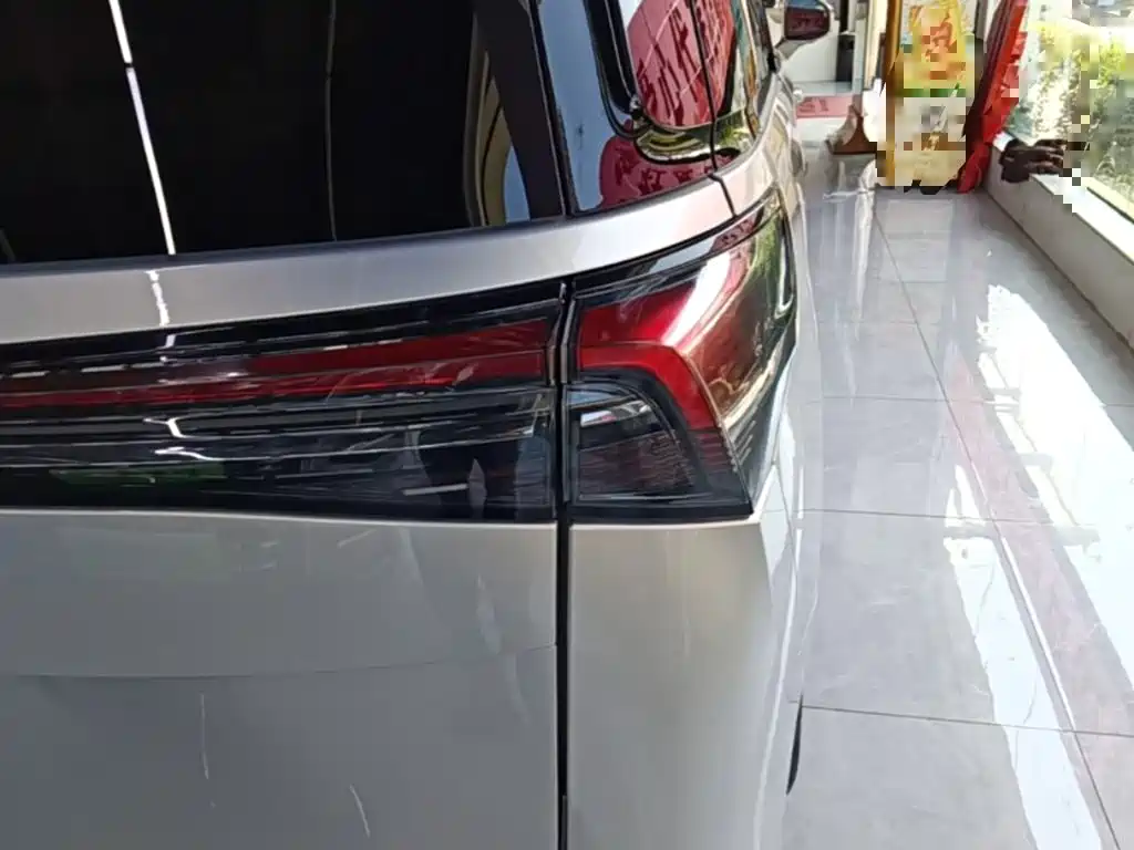 Buick GL8 Hybrid — миниатюра 8