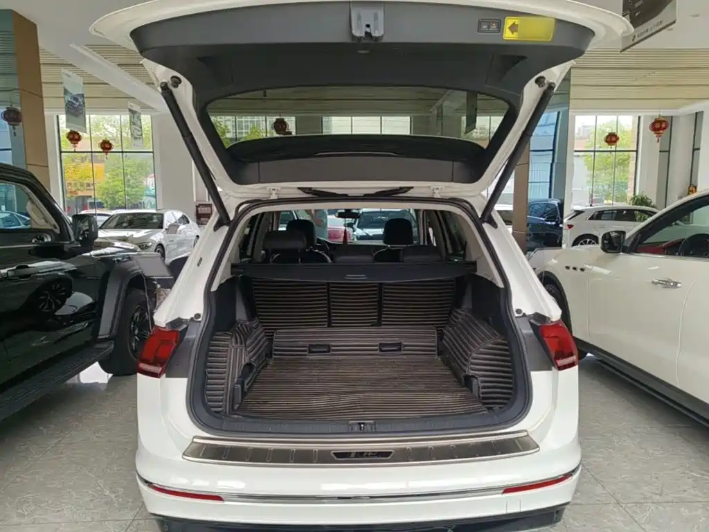 Volkswagen Tiguan L — миниатюра 19