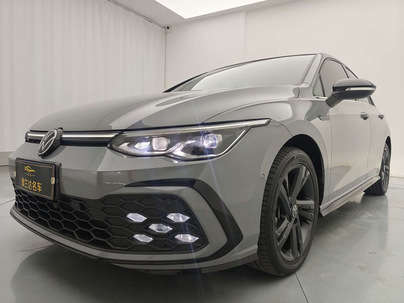 Volkswagen Golf 1.4 л 2024 г. Серебристо-серый, пробег 41000 км