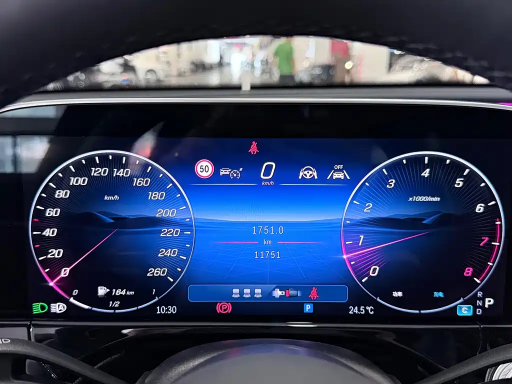 Mercedes-Benz E-Class — миниатюра 11