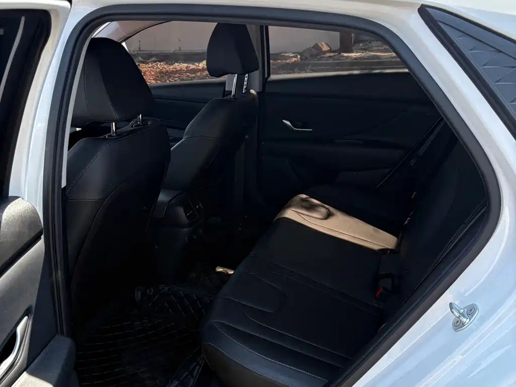 Hyundai Elantra — миниатюра 8