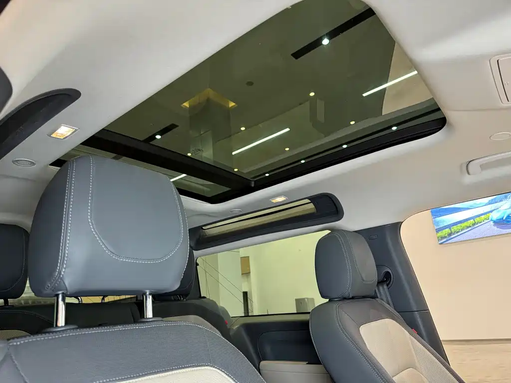 Land Rover Defender — миниатюра 10