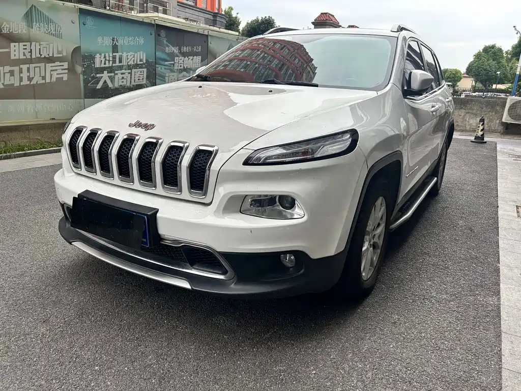 Купить Jeep Cherokee