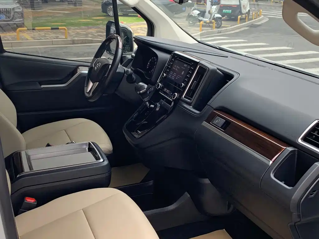 Toyota Granvia(海外) — миниатюра 7