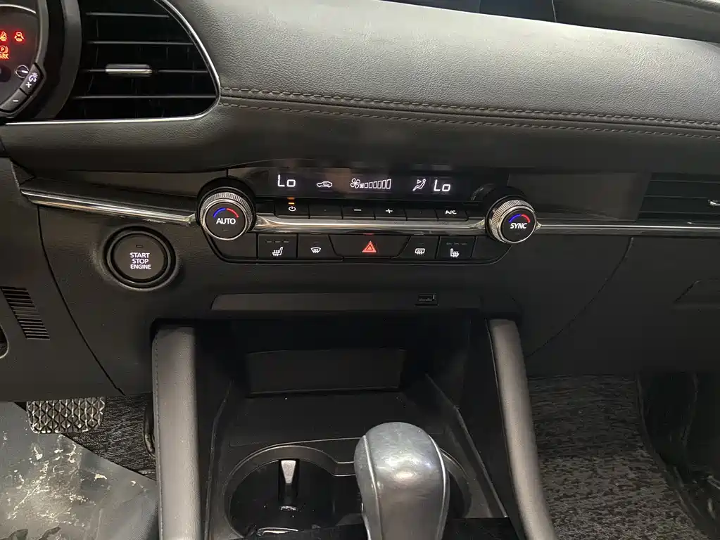 Mazda 3 Axela — миниатюра 16