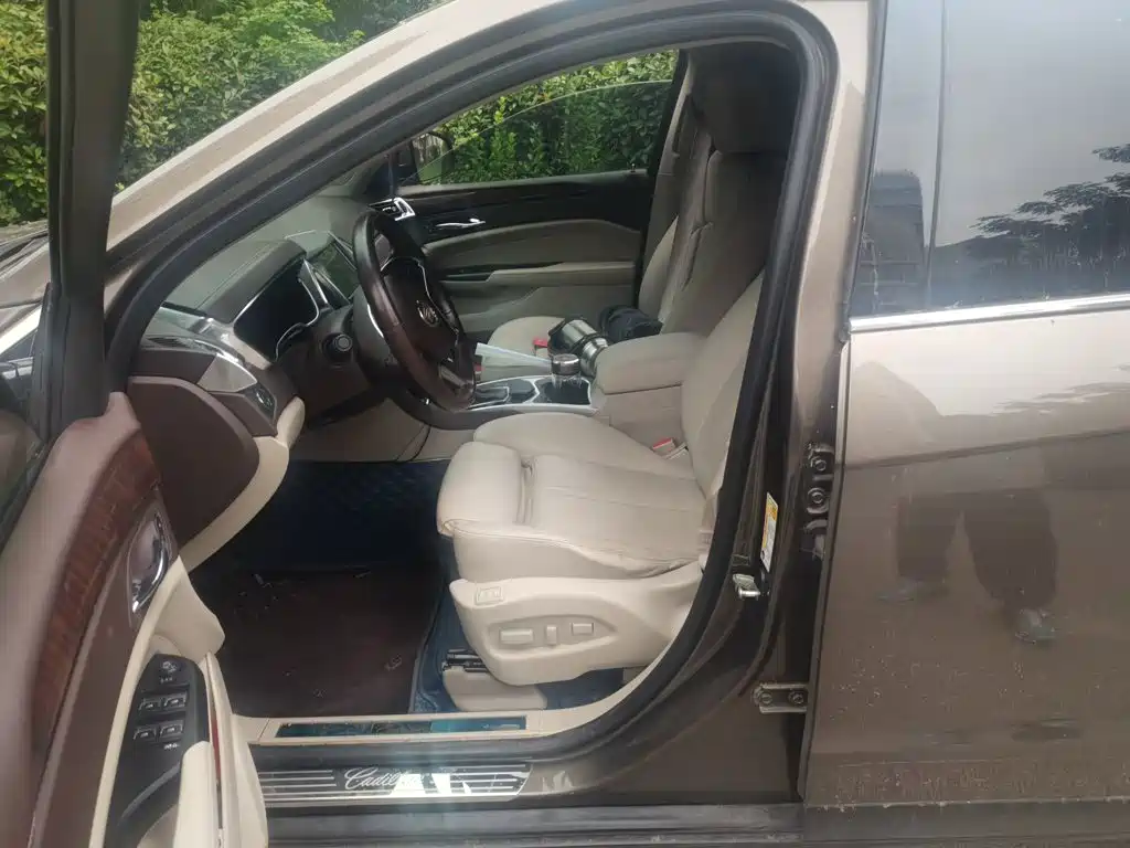 Cadillac SRX — миниатюра 16