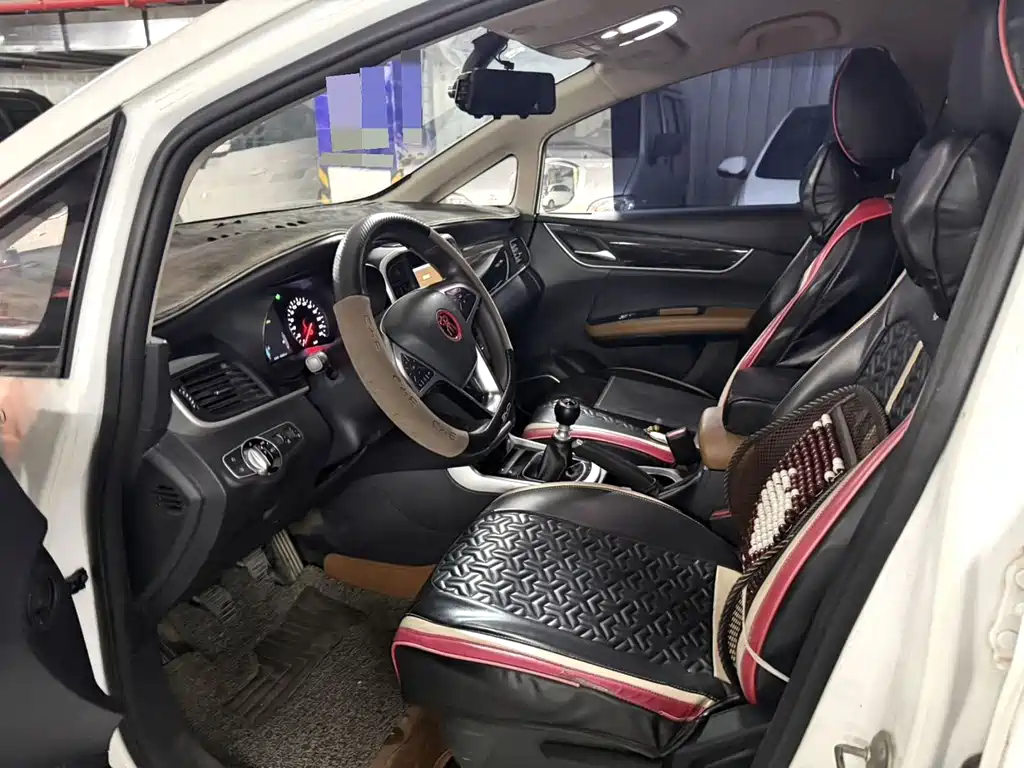 BYD MAX — миниатюра 4