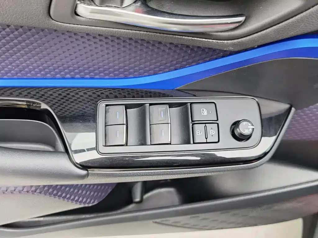 Toyota IZOA — миниатюра 9