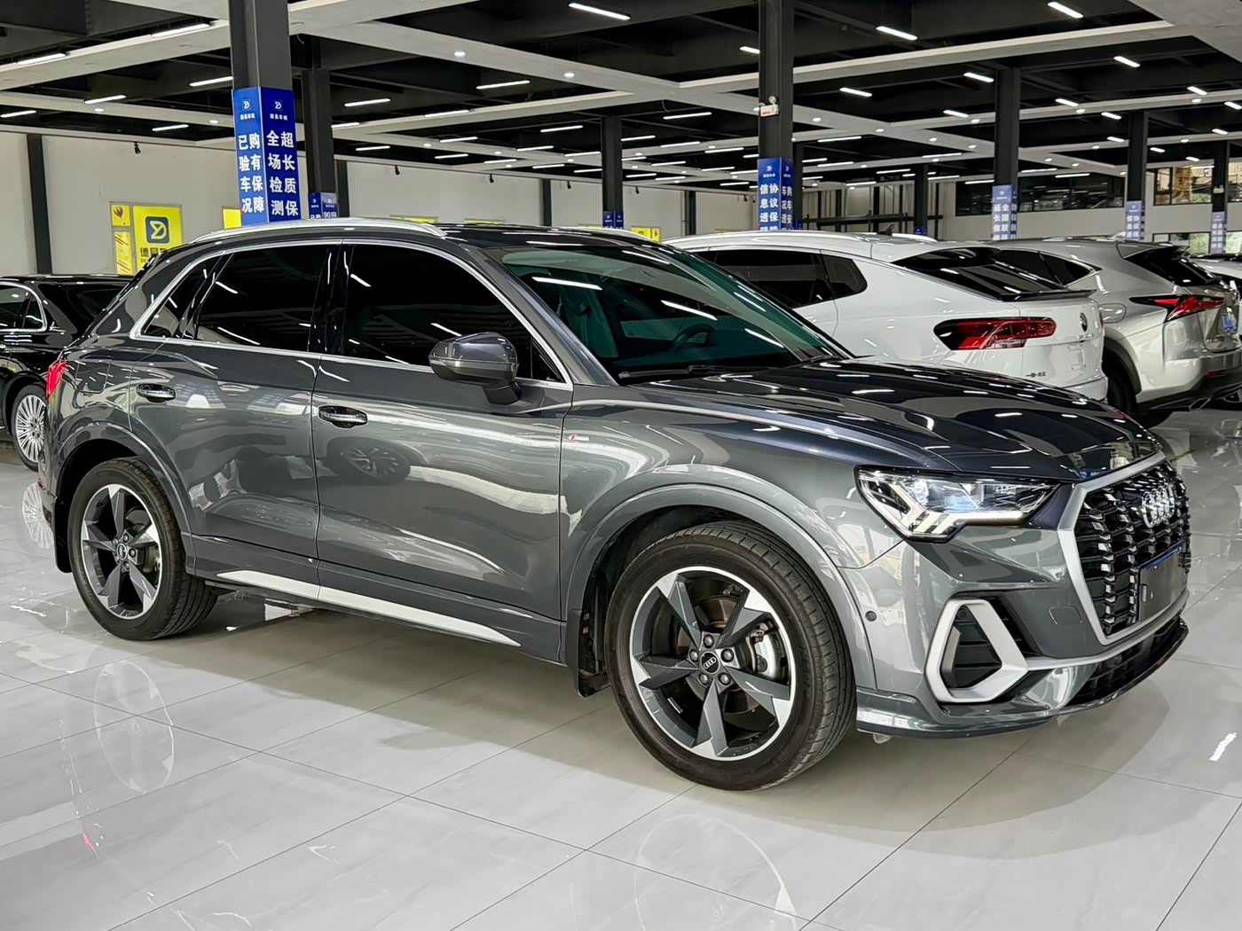 Audi Q3 1.4 л 2022 г. Серебристо-серый, пробег 39000 км