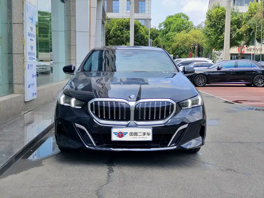 BMW 5 Series — миниатюра 2