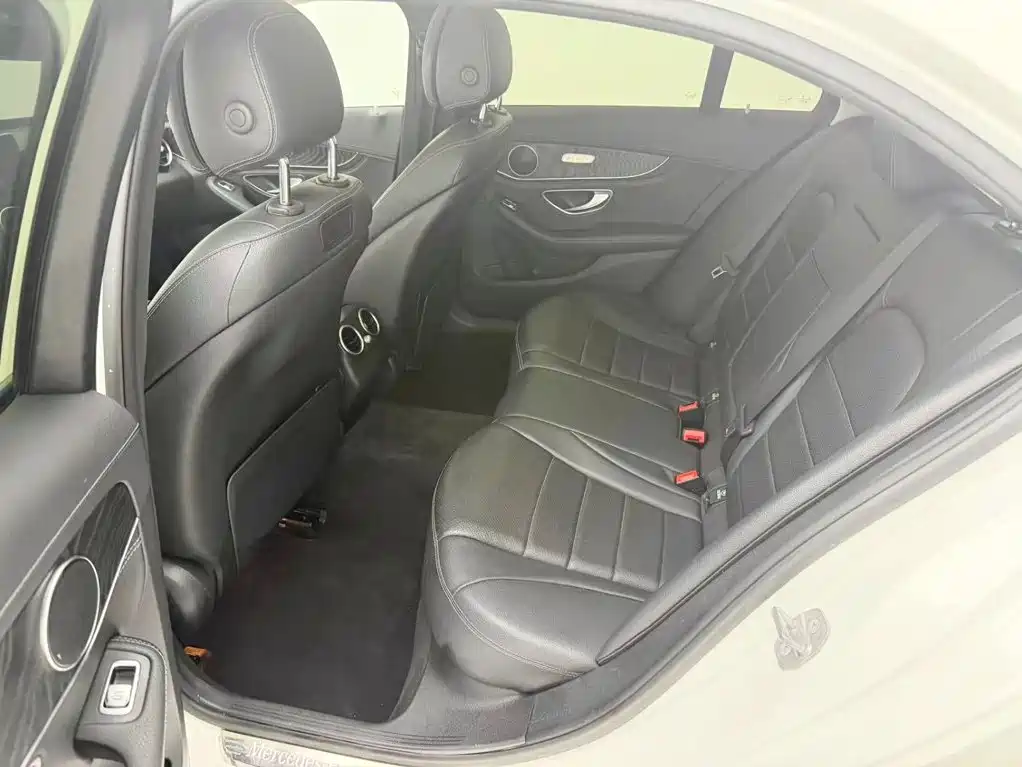 Mercedes-Benz C-Class — миниатюра 6
