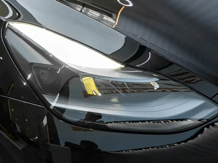 Tesla Model Y — миниатюра 6