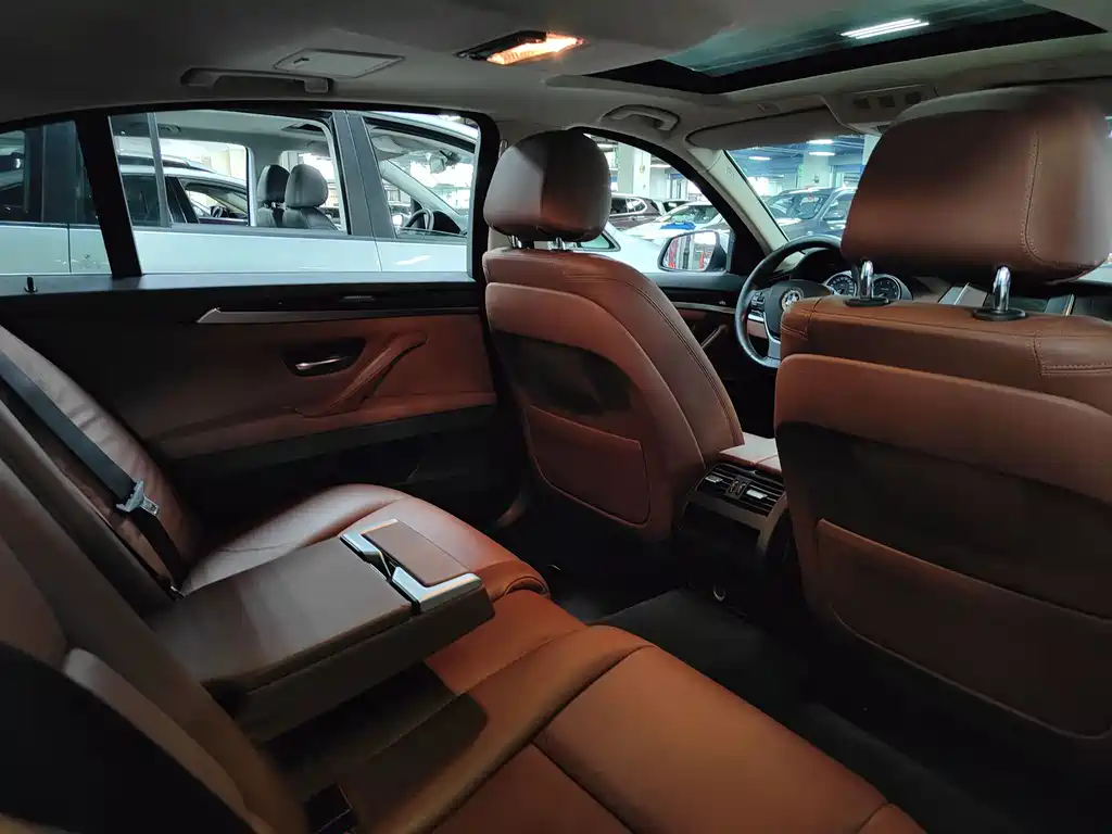 BMW 5 Series — миниатюра 15