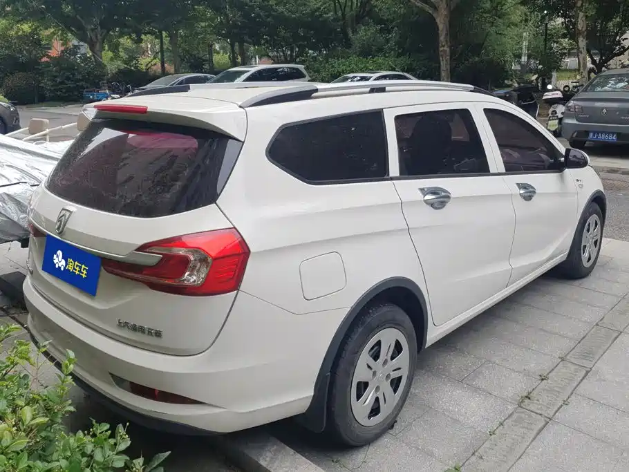 Baojun 310W — миниатюра 3