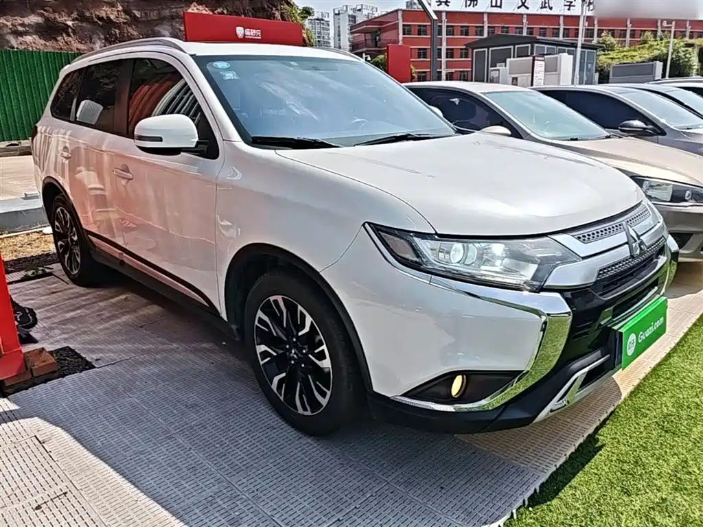 Mitsubishi Outlander 2019 2.0L Enjoy 5 мест V