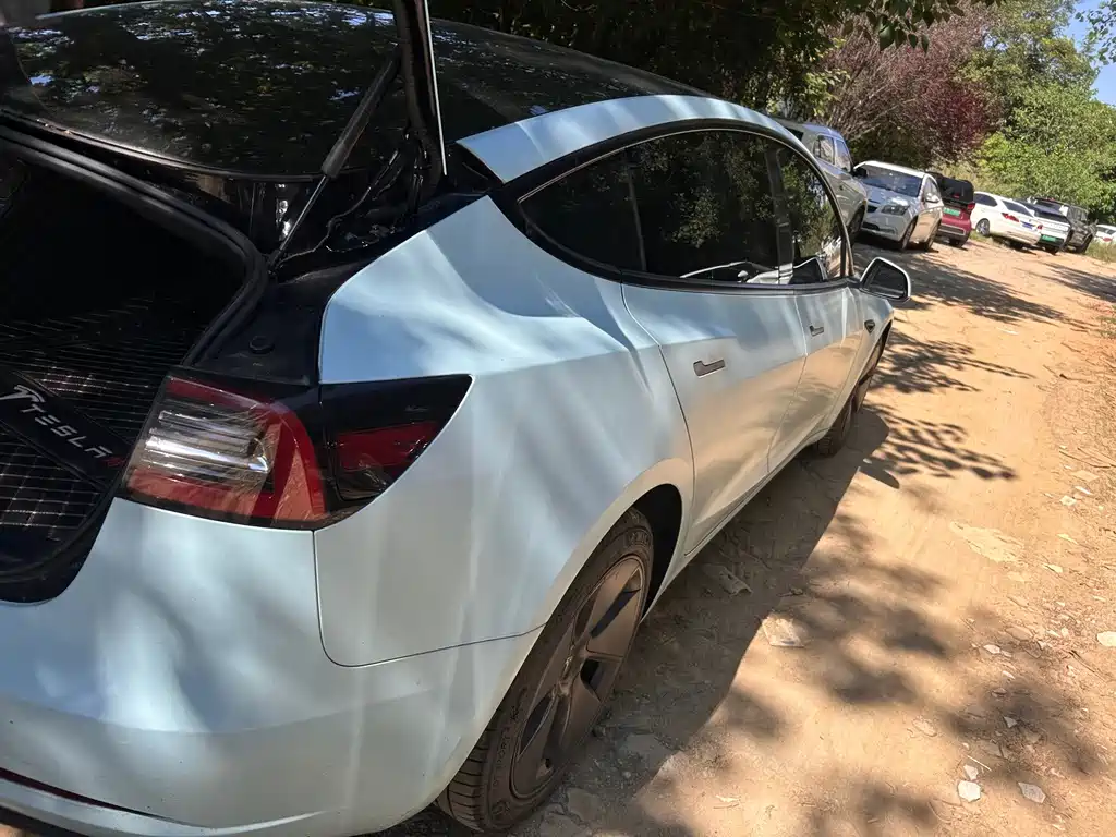 Tesla Model 3 — миниатюра 12