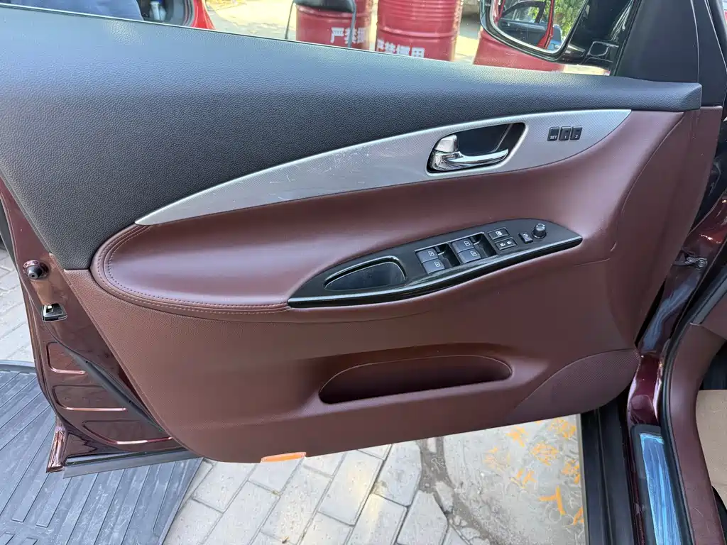 Infiniti EX — миниатюра 5