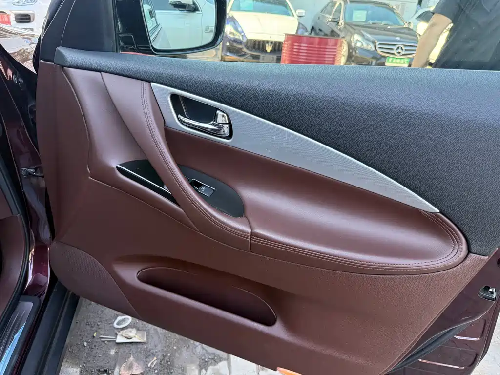 Infiniti EX — миниатюра 14