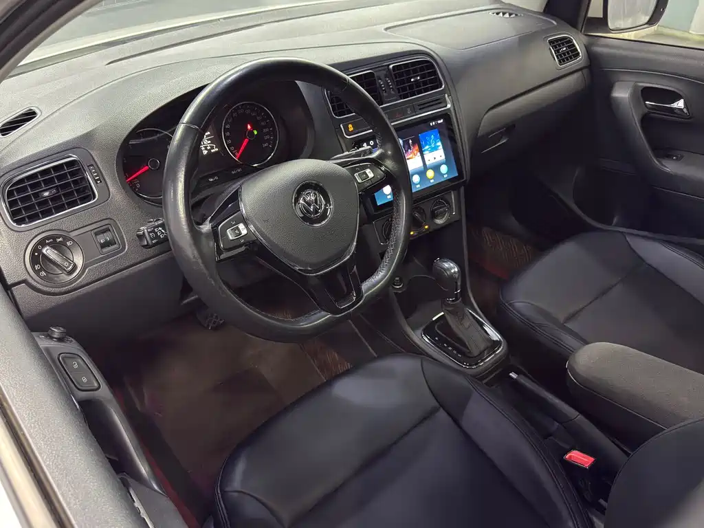 Volkswagen Polo 2018 1.5L AT
