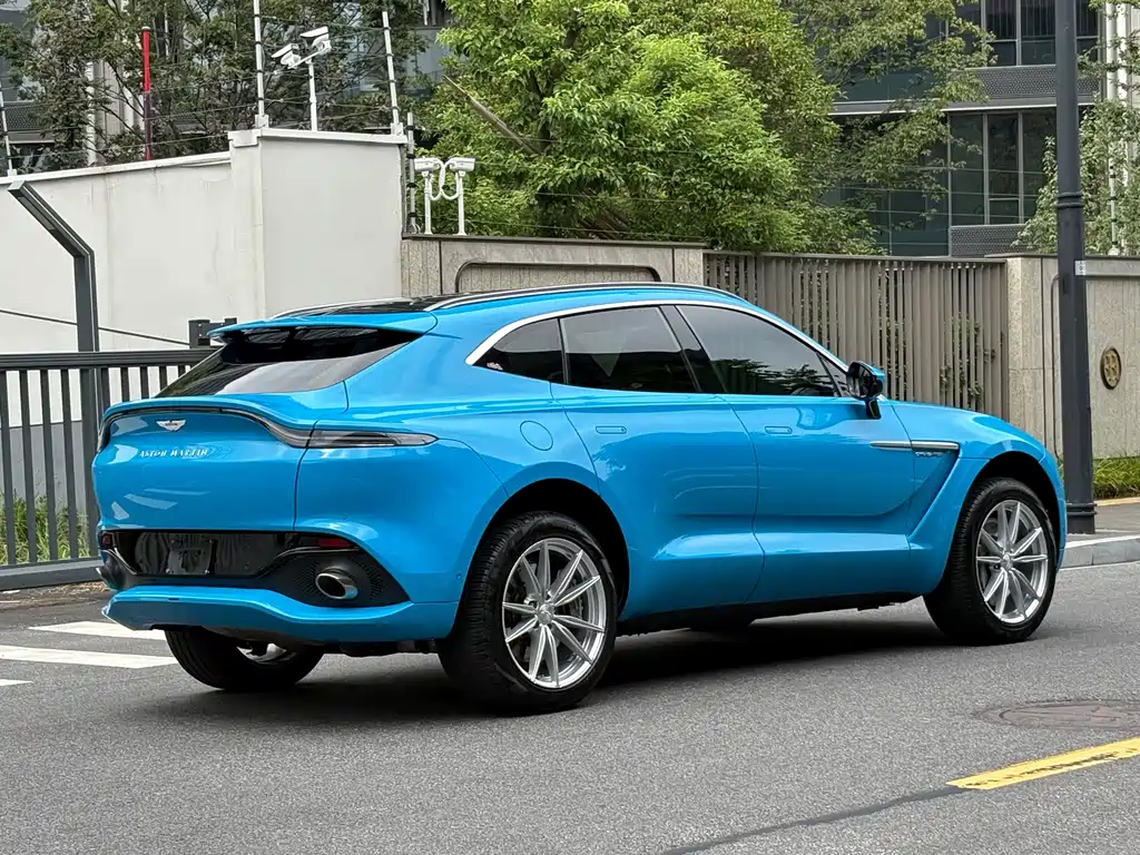 Aston Martin DBX — миниатюра 6