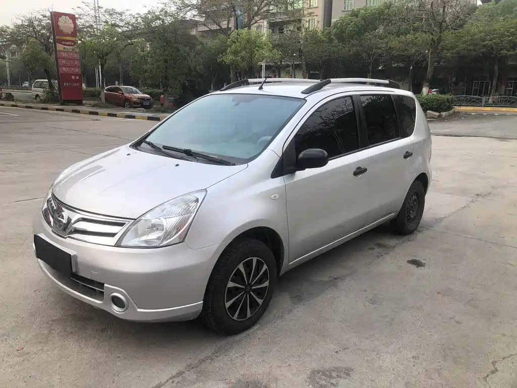 Nissan Livina 2011
