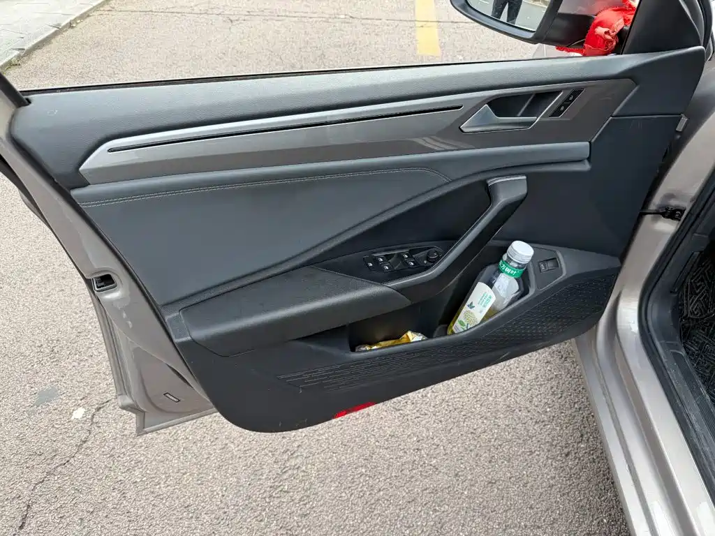 Volkswagen Sagitar — миниатюра 6