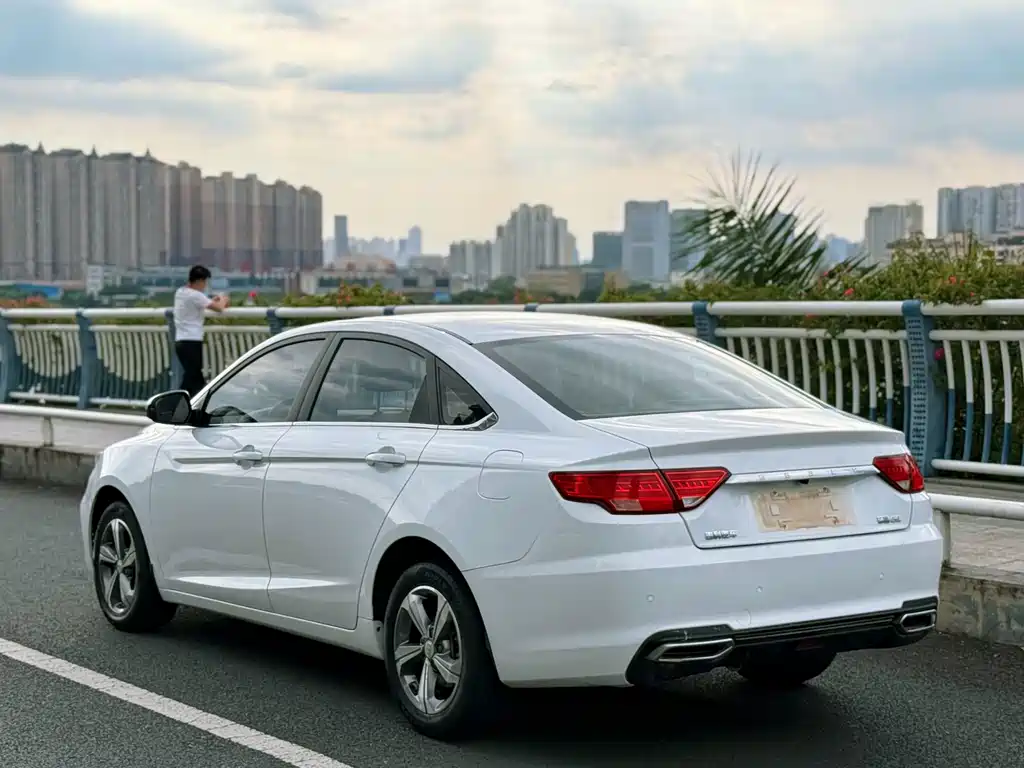 Geely Emgrand GL — миниатюра 4